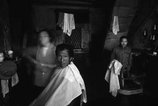 屋顶的偷窥者在线观看,揭秘隐秘视角下的都市生活 第2张 屋顶的偷窥者在线观看,揭秘隐秘视角下的都市生活 第2张